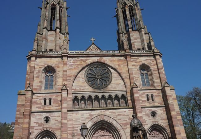 【オベルネ】レンガ色が綺麗なサンポール教会