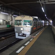 松山市駅。ここから15分間隔の高浜線で20分ほど。