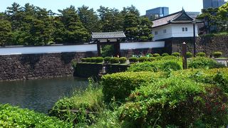 ここを抜けると国会議事堂が