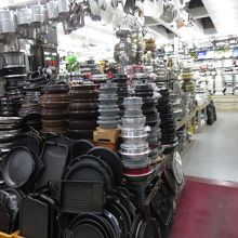 調理器具を売っていましたが、流石に買うには体力が