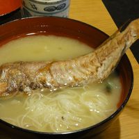 みそ汁には魚が１尾入っていました