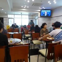 朝食会場は，2F。