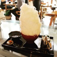 蔵元秘伝みつのかき氷（あずきと黒みつ付） 1100円