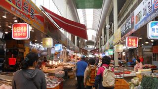 楽しそうな素朴な市場！