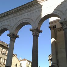 コリント式の列柱