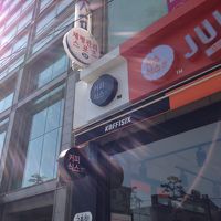 すぐ隣のジューススタンド