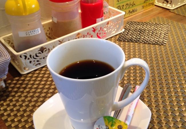 朝の時間帯はコーヒーだけでもOKで200円でした。