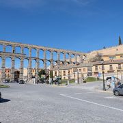 スペインで最大のセゴビアの　ローマ水道橋