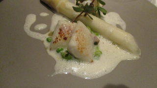 東京駅赤レンガ駅舎と向かい合う立地（新丸ビル5階）で心こもったお野菜たっぷりフレンチ