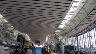 大都市の空港としてはこじんまり
