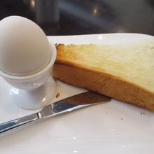 モーニングのトーストとゆで卵