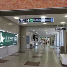 ターミナルビル内部