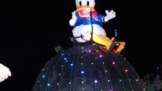 キラキラまぶしいパレードでした。