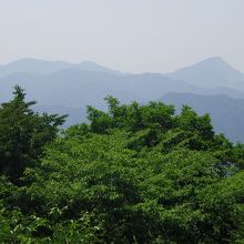 武甲山を望む