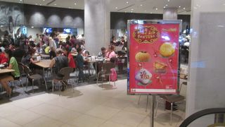 旧正月シーズンのフード ホール (サヤーム パラゴン)