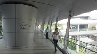 セントラルエンバンシーにつながっています