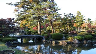 弘前公園に隣接