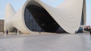 スタイリッシュな現代建築