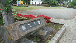 中心部にある大きな公園