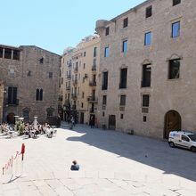 市歴史博物館の出口、コロンブスの階段の上から見た王の広場