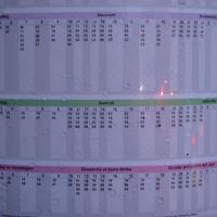 バス時刻表。上から水曜・土曜・日祝日。朝晩は特に本数が減る。