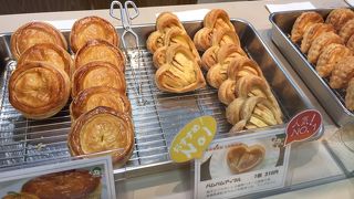 青森産のりんごを使ったアップルパイが絶品！