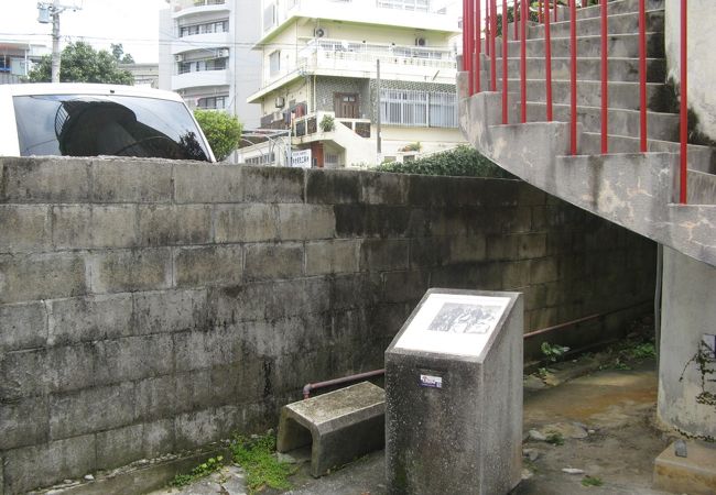 琉球王国末期の政治家で歌人の生家跡