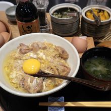 親子丼の普通盛り、生たまご１個かけです