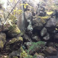 昔は人口の滝だったようです。