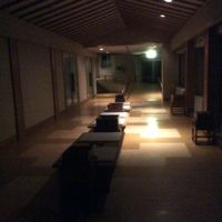  通路のど真ん中にある、一風変わった 喫煙所。 