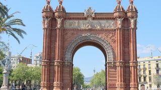 シウタデリャ公園の入り口にある　バルセロナの凱旋門