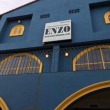 日本料理店らしからぬ外観