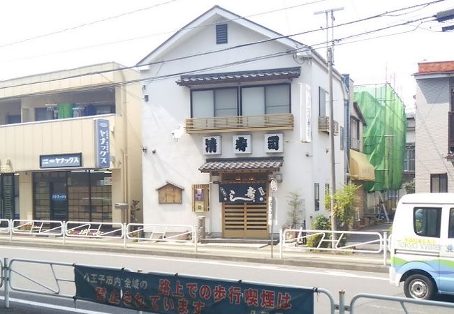 駅前の寿司屋