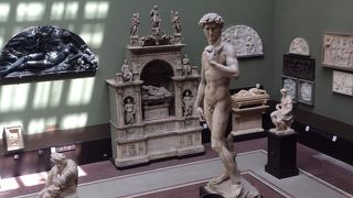 彫刻の展示が素晴らしい