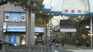 高松駅近く、自転車がよく行き交うアーケード街