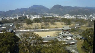 熊本市中心部、ゆとりある空間が広がる公園です