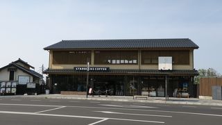 スタバらしくない外観