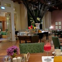 Rossini's で朝食：ジュースは搾りたてです