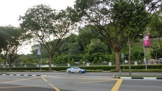 シンガポールの歴史を見つめてきた小高い丘