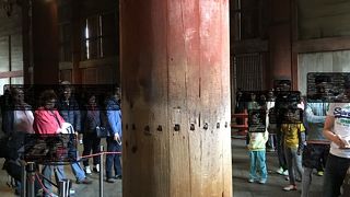 大仏さまの鼻の穴くぐり