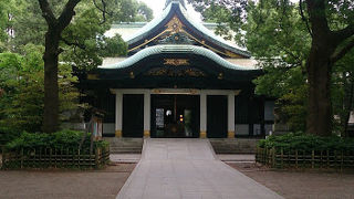 王子駅の西側エリアの緑豊かな施設のひとつ