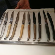 お肉用のナイフは自分で選びます