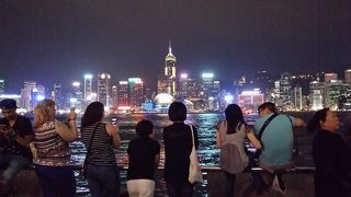 夜景とレーザーの美しいショー