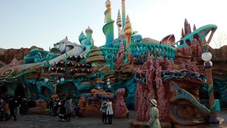 アリエルが飛び回ります