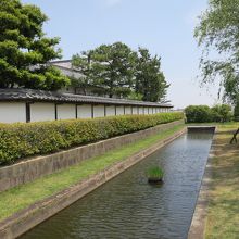 伝承館には川もある