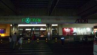 広州東駅前の巨大ショッピングモール