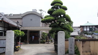 円通寺坂の途中にあるお寺
