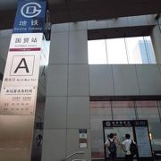 （北京）駅周辺はオフィスビルが立ち並びおしゃれなレストランも多い