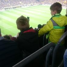 ファミリーゾーンは子供や女性もいっぱいです