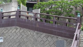 四谷の高台にある寺院